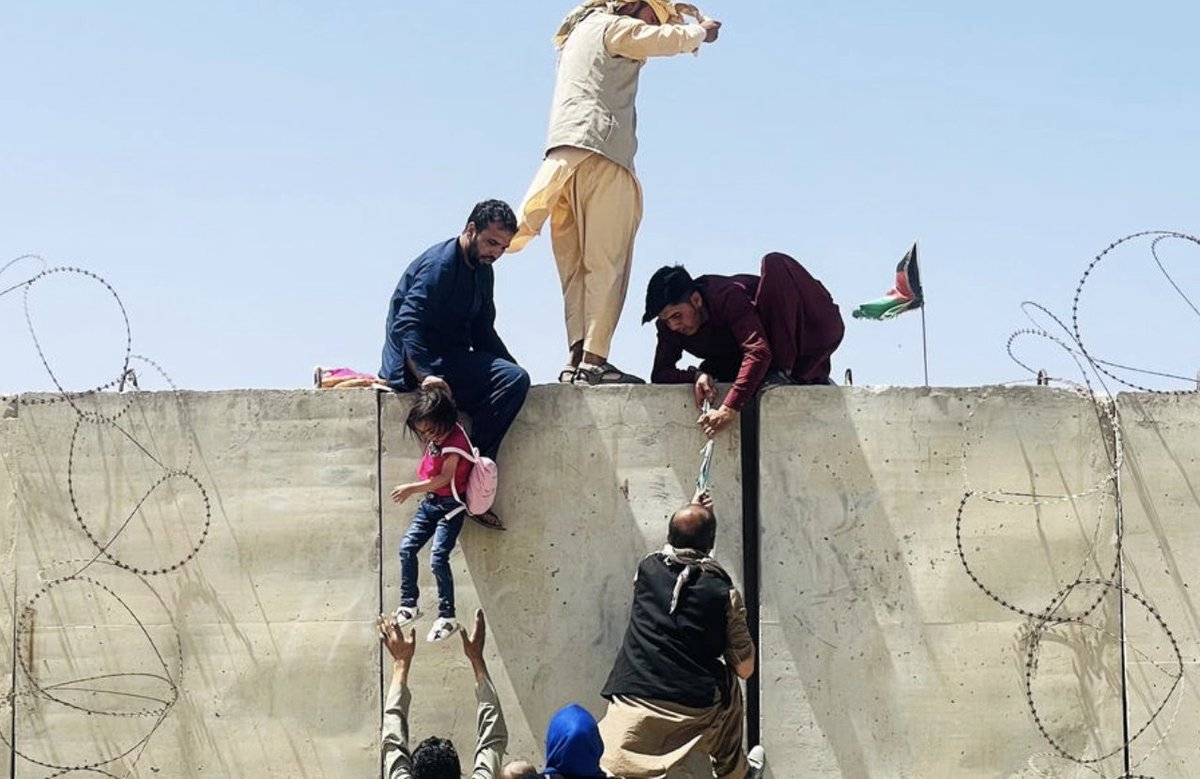 Forbes's tweet photo. Airbnb offers free housing to 20,000 Afghan refugees https://t.co/0nE6Q1ddoD https://t.co/GnVSSeNnhD
