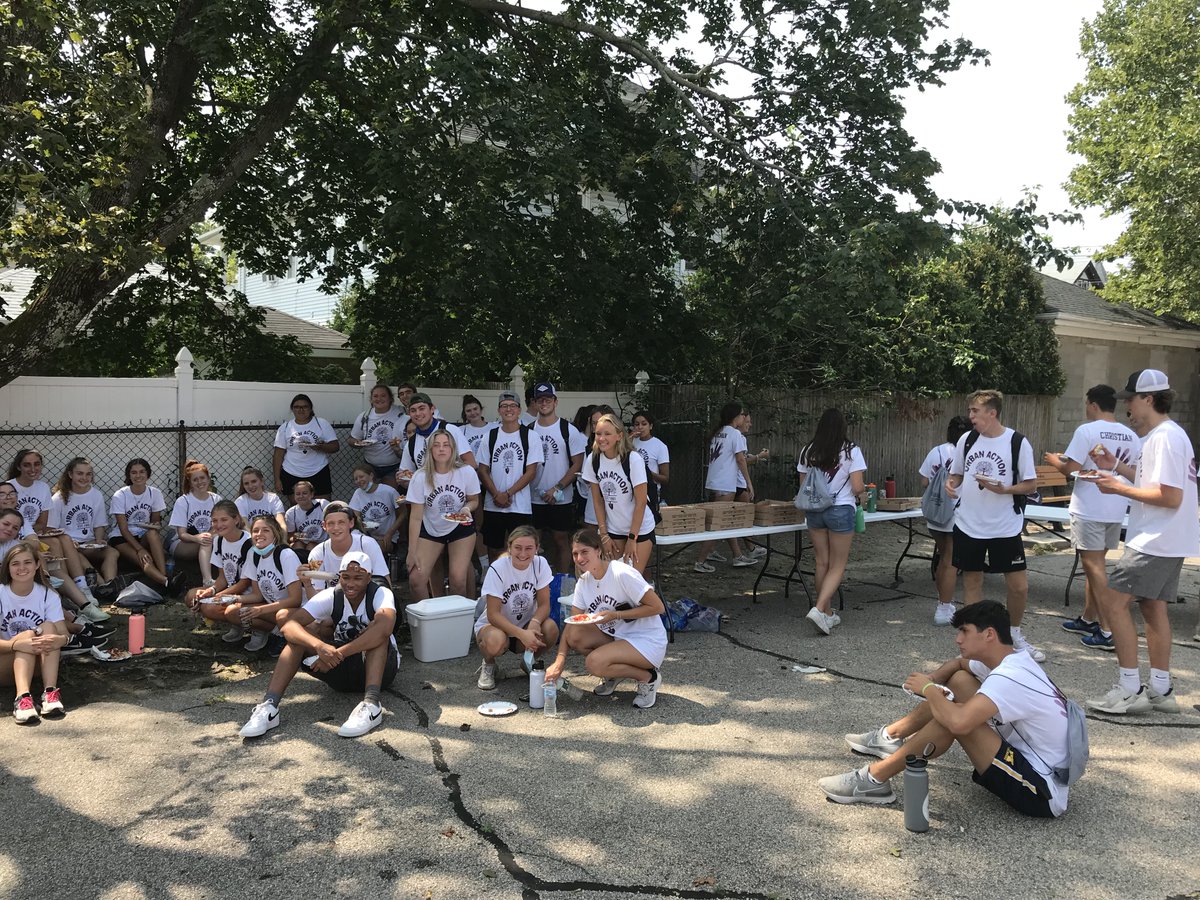 Thanks to our first year Urban Action PC students, and their leaders, for assisting RFK Elementary School in preparing for the upcoming school year. Special thanks to @DavidASalvatore for providing lunch! 
@urbanaction_pc