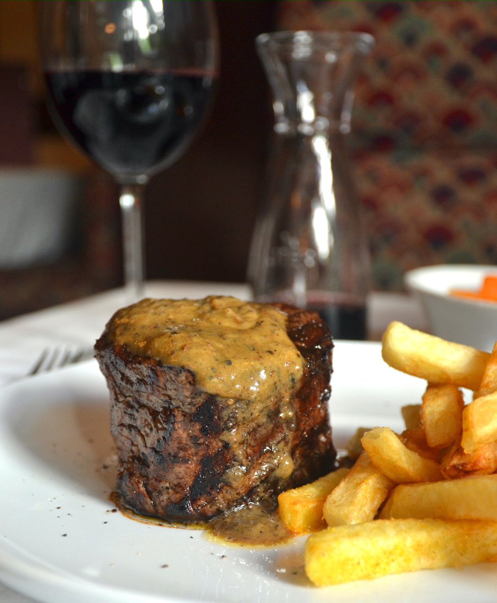 There is a massive cold front on its way to Cape Town – perhaps the last of this winter. Perfect time to enjoy our famous Brandy Pepper Butter, served on a tender 300g fillet with the best of Barristers crispy chips. Goes well with a glass from Warwick, the First Lady Cab Sav 🍷