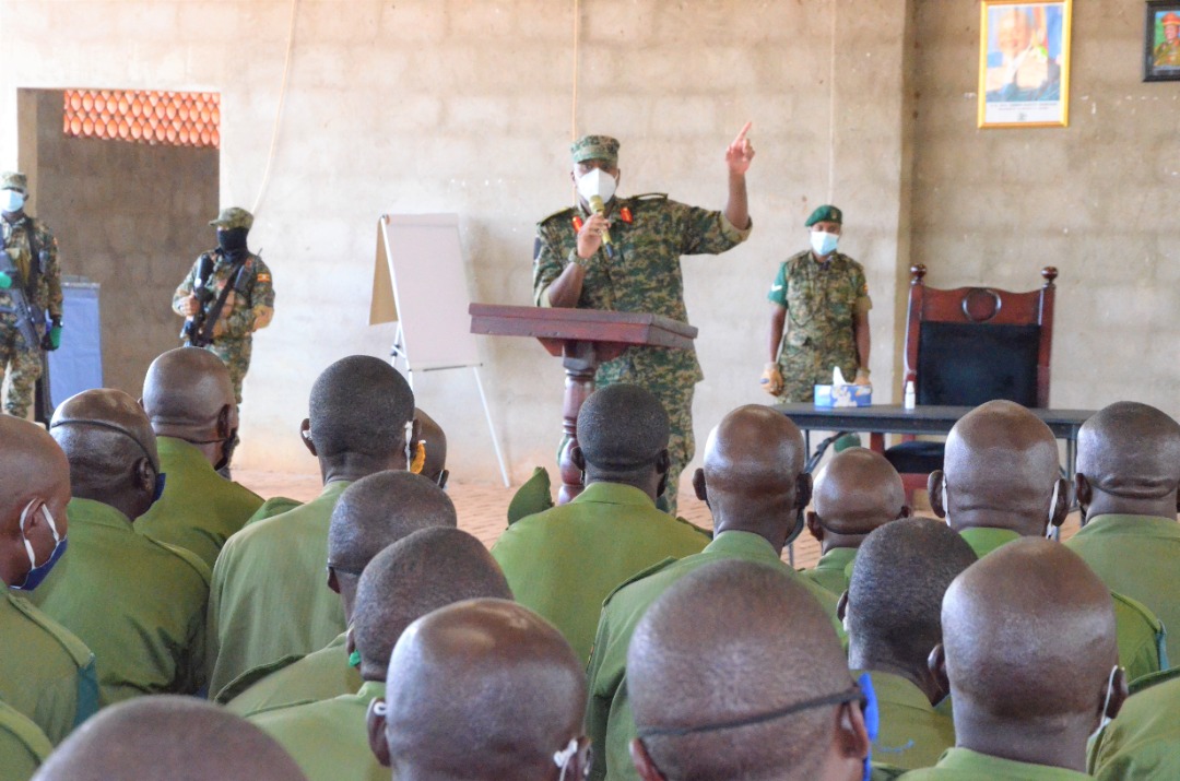 mkainerugaba's tweet photo. Visited our great soldiers today before they deploy to Somalia. Uganda and Somalia are brothers forever. The bonds that unite us are far greater than anything that can ever separate us. Almighty God continue to bless the brotherhood between Uganda and Somalia. 🇺🇬 🇸🇴 https://t.co/fyQwcnqMmw
