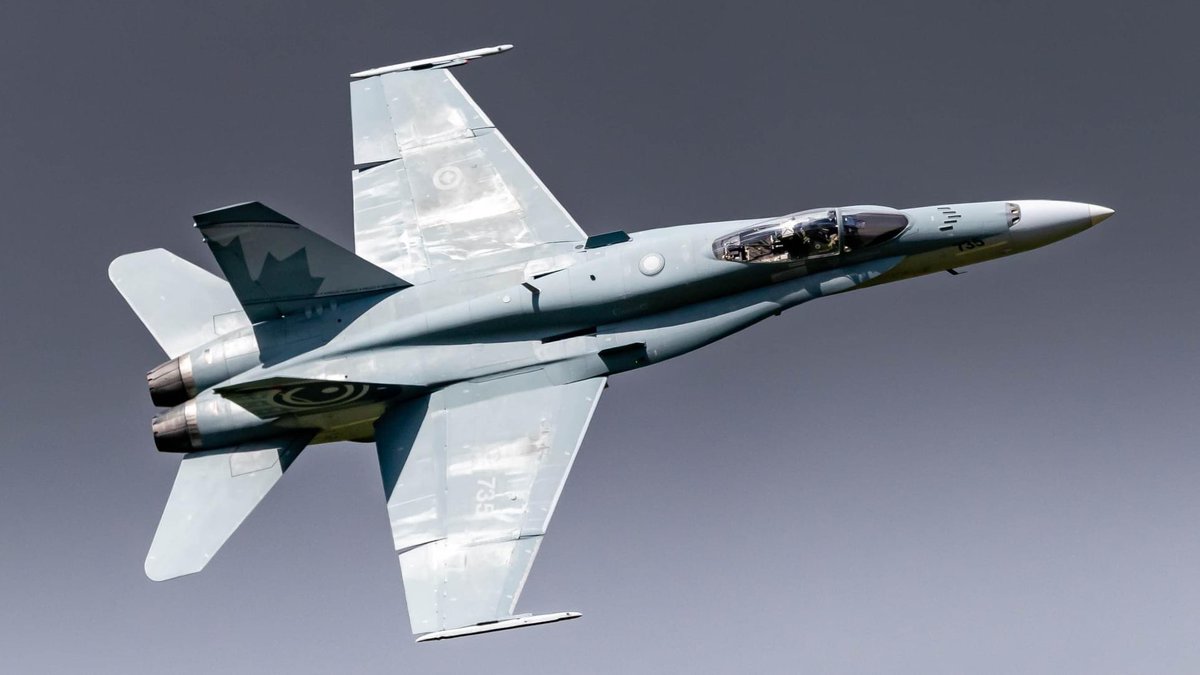 DemoCF18's tweet photo. L’équipe est en route vers London aujourd’hui pour @AirshowLondon cette fin de semaine!
.
.
.
#cf18 #democf18 #aviation #spectacleaerien #protectionducanada #opinspiration #jet #london #ontario #canada🇨🇦
📸 Liam Funnel https://t.co/eidB4PFSTx