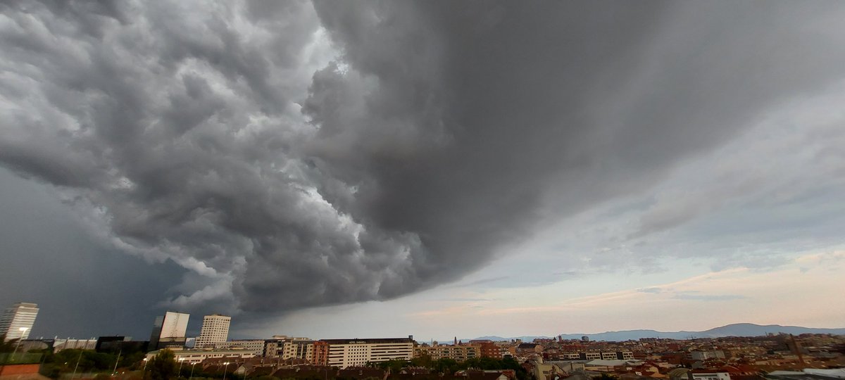 Sembla que plourà.
#meteo #Sabadell #eltempstv3 #ElTiempo #Weather #cazatormentas