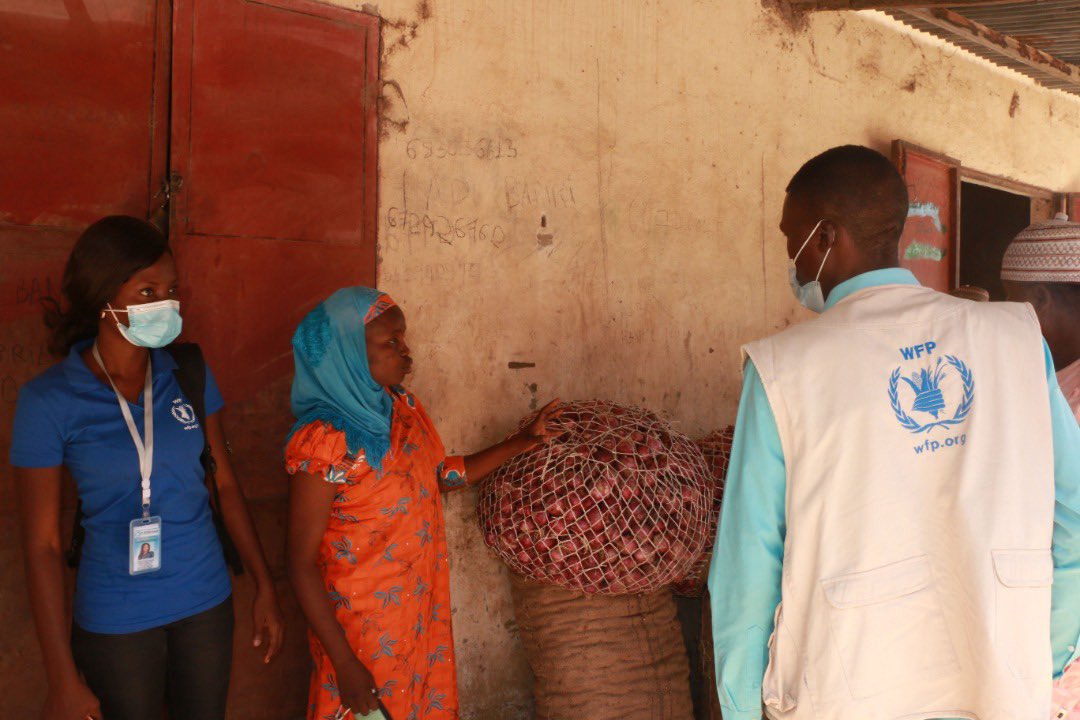 WFP_Cameroon's tweet photo. #Cameroon🇨🇲
We have seen hunger rates fall and nutrition improved, often where #WFP empowers women 👩🏾🦱👱🏾♀️👩🏾🦰👵🏾🧕🏾 to support not only themselves but also their families, communities and countries.
Women can be forceful agents in ending global hunger
#SavingLives
#ChangingLives https://t.co/xt3x0mSAnw