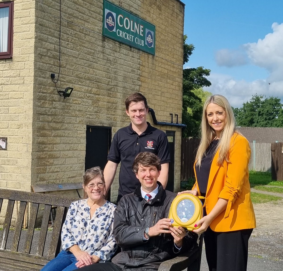 Barnfield Donate Life-Saving Equipment to Colne Cricket Club 🤝⛑

Pendle-based Barnfield Construction (part of the Barnfield Group) have donated a life-saving defibrillator to the oldest club in the Lancashire Cricket League - Colne Cricket 

Read more: bit.ly/3gwUuTF