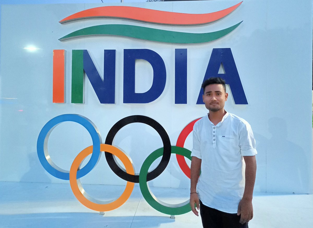 KBradshah's tweet image. Ekkkkkk #shaaam 
Ahmedabad meeeeeee.......