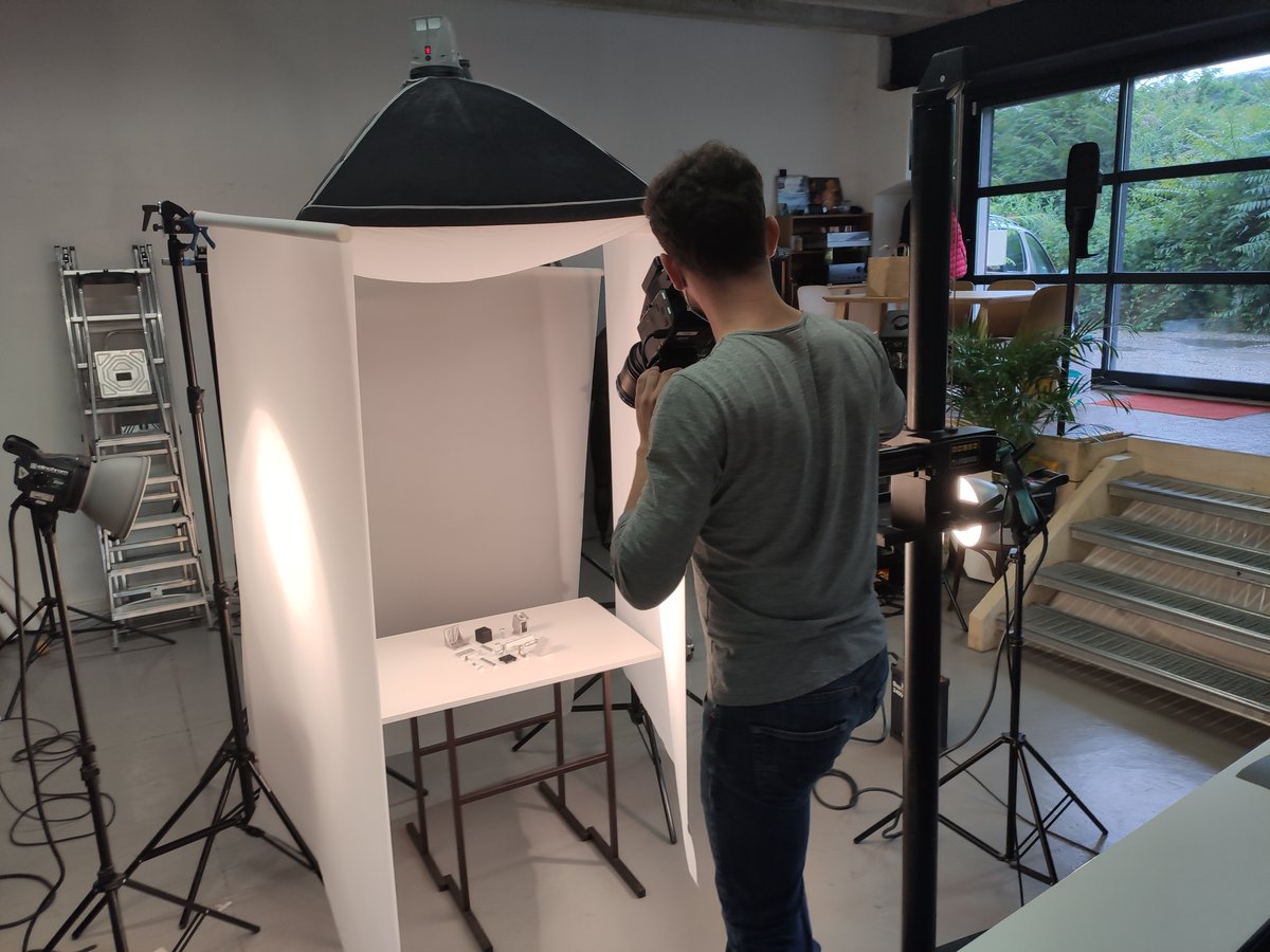 [#SHOOTING PHOTO] [#PRODUITS] 📷
Pour apporter davantage de réalisme pour vos études et applications, nos produits sont partis en shooting photo. 

Merci à <a href="/SemaphoreCo/">Semaphore & Co</a> pour ces images de haute qualité, à découvrir prochainement sur notre site internet. 

#industrie #composants