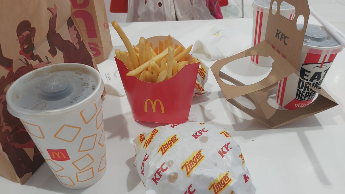 saraafaq's tweet photo. Mac kfc both😋 https://t.co/vo3IFU49r8