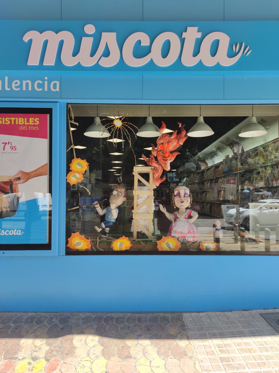 ElMuseoDeLaFama's tweet photo. Ya podéis disfrutar de nuestra figura de Alaska fallera expuesta junto a una minifalla también de nuestra creación en el escaparate de @Miscota carrer Sant Vicent Martir! 

¿¡A que esperas para visitarla!?

¡FELICES FALLAS 2021! 🔥

#art #artesania #handmade #fallas https://t.co/69eFERXHLd