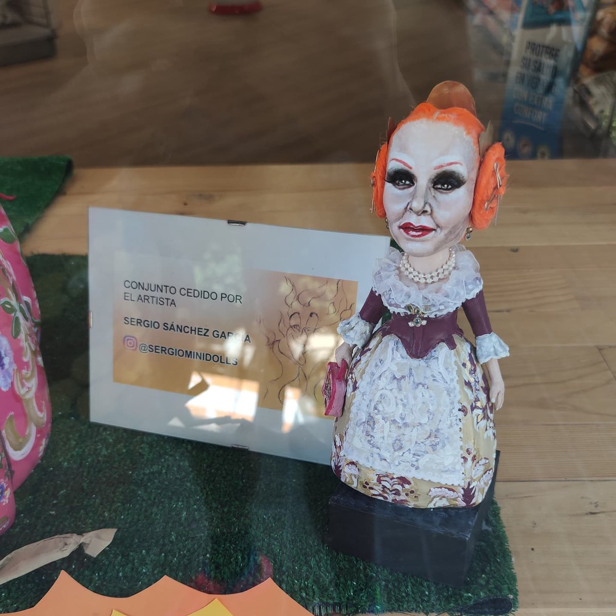 ElMuseoDeLaFama's tweet photo. Ya podéis disfrutar de nuestra figura de Alaska fallera expuesta junto a una minifalla también de nuestra creación en el escaparate de @Miscota carrer Sant Vicent Martir! 

¿¡A que esperas para visitarla!?

¡FELICES FALLAS 2021! 🔥

#art #artesania #handmade #fallas https://t.co/69eFERXHLd