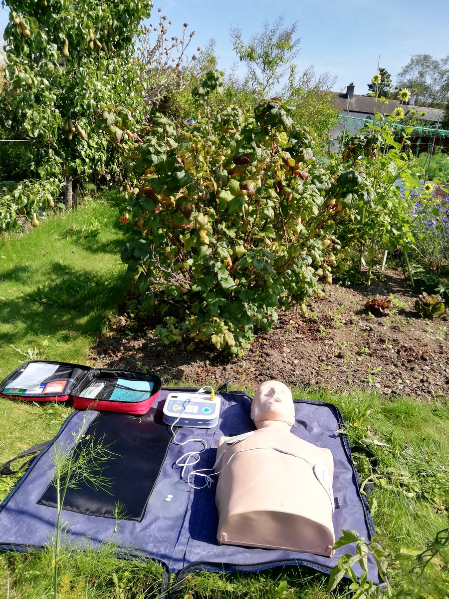 FSHTrainingLtd's tweet photo. Cardiac arrest doesn't only happen in the classroom. Realistic training delivered by our frontline paramedic instructors helps recreate real world situations #FirstAidResponder #firstaidtraining #cprtraining #cpr #defibrillator https://t.co/zrLD3sJCv7