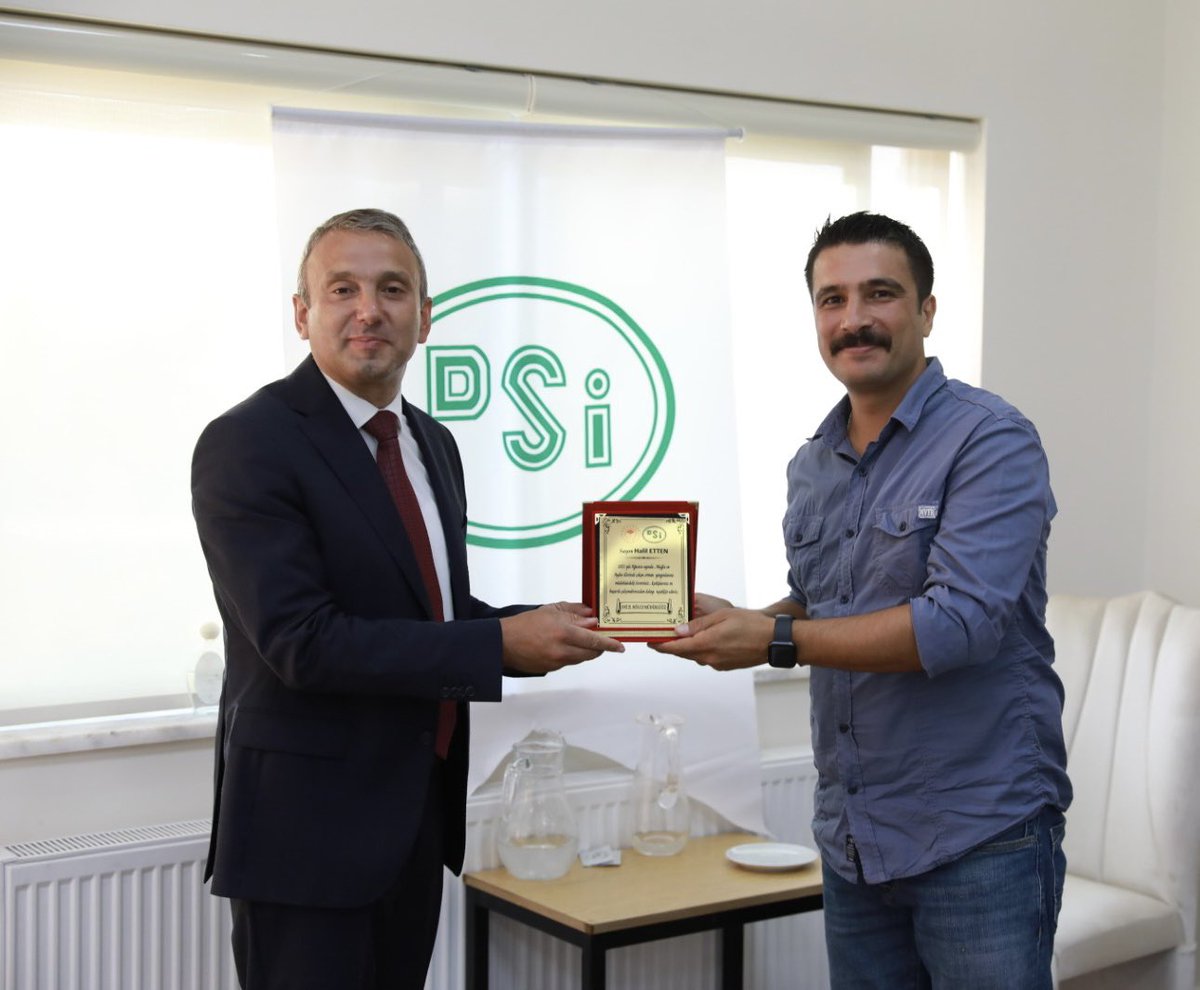 haliletten's tweet photo. Görklü Devletimizin Emrinde herdaim Göreve hazırız. Muğla ve Aydın Orman yangınlarında DSİ 21. Bölge Müdürümüz Sayın Göktuğ İLTER beyin talimatıyla Devletimize ve Milletimize hizmet etmenin Gururunu yaşıyorum. Yüce Allah son nefesimizde Kutlu TÜRK Milletine hizmet nasip etsin. https://t.co/vZ4gwFFplr