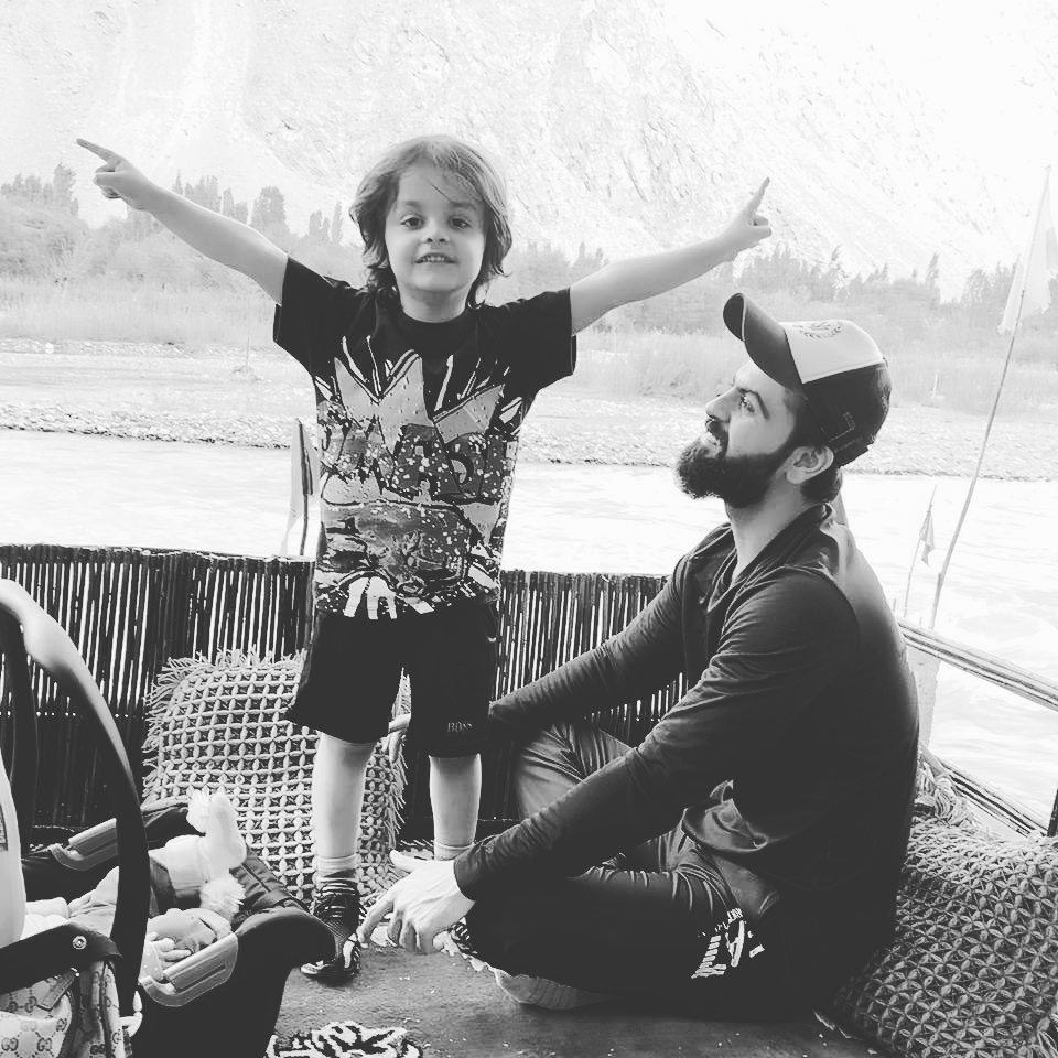 M_Sajid_cheena's tweet photo. THE HEART OF A FATHER IS MASTERPIECE OF NATURE..🌸🖤
May this beautiful bond become more stronger and May you find every happiness together..
#HandsomeFather
#CuteSon
Allah protect you both from all evil eyes..Stay blessed Always 🌹🖤
#FatherSonGoals
@iamAhmadshahzad https://t.co/YMcO0U5Y4k