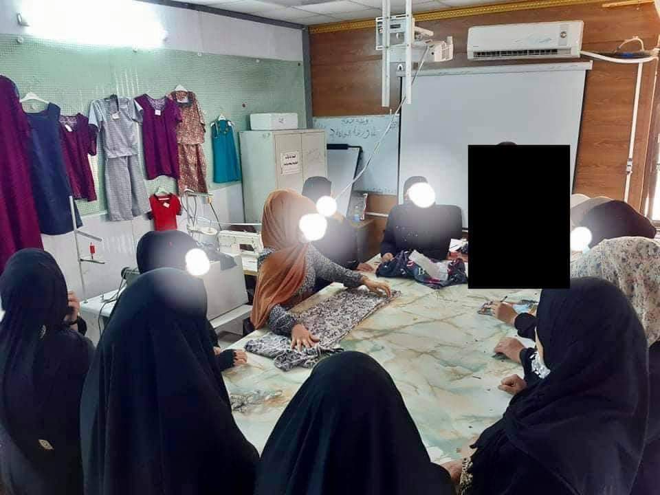 #البنيان_المرصوص
#ورش_الخياطة
#النشاط_النسوي

١- الاشراف والعمل للنساء حصراً حسب الضوابط الادارية.
٢- لا يختلط الرجال بالنساء ولا يشاركهم العمل.
٣-في كل محافظة كادر نسوي يشرف على نشاطات النساء.

#حسينيون_صدريون_بنيان_مرصوص