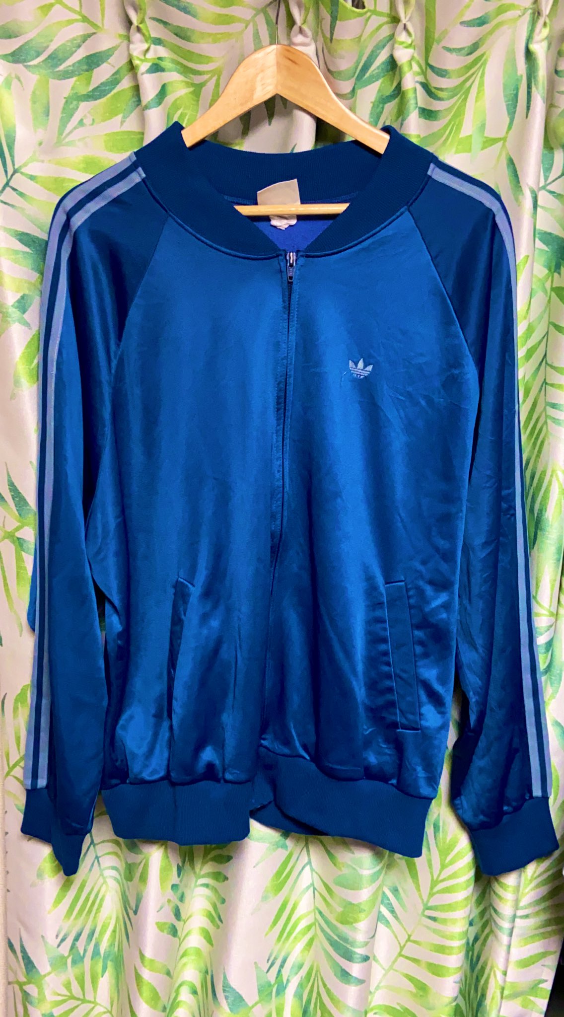 くわどげ Adidasの80年代のジャージ生地感からしてatpだと思うけどatpのタグないしトレフォイルマークにadidas の名称がない謎ジャージ 偽物ではないと思う Adidas 80年代 古着 T Co 5u5rajef4e Twitter