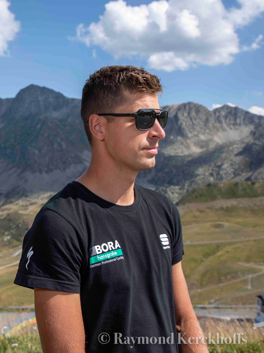 Ben een dag lang in het spoor van Peter Sagan tijdens zijn hoogtestage in Andorra voor een grote en bijzondere reportage in het najaarsnummer van <a href="/ridemagazinenl/">RIDE Magazine NL</a> dat 17 sept verschijnt. 

Dit nummer is nu gratis bij een abonnement op RIDE.

wielerflits.nl/nieuws/neem-ee…

<a href="/WielerFlits/">WielerFlits.nl</a>