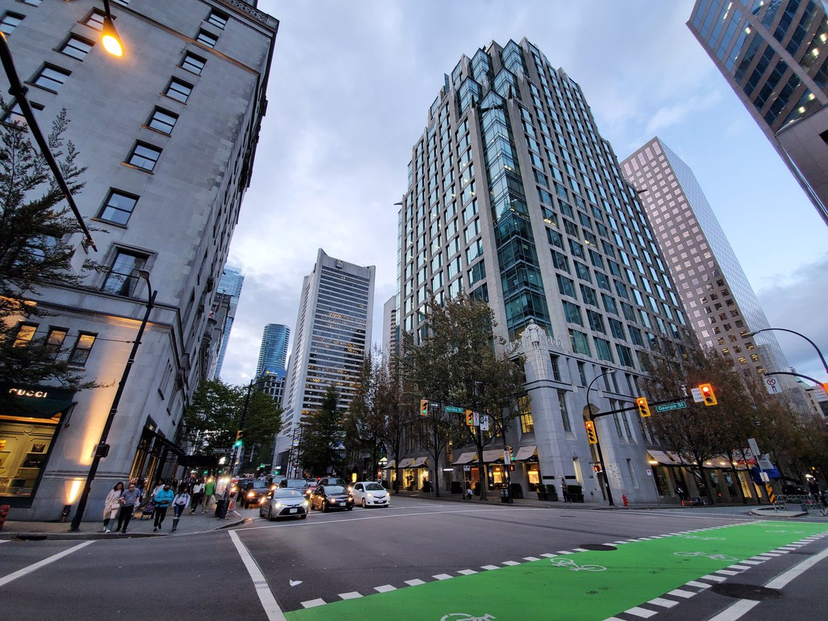 NateValeriote's tweet photo. skyscrapers of Vancouver
#vancouver #cityscape #streetphotography @ThePhotoHour #explorebc #roatrip #architecture https://t.co/O3RAyBt2sh