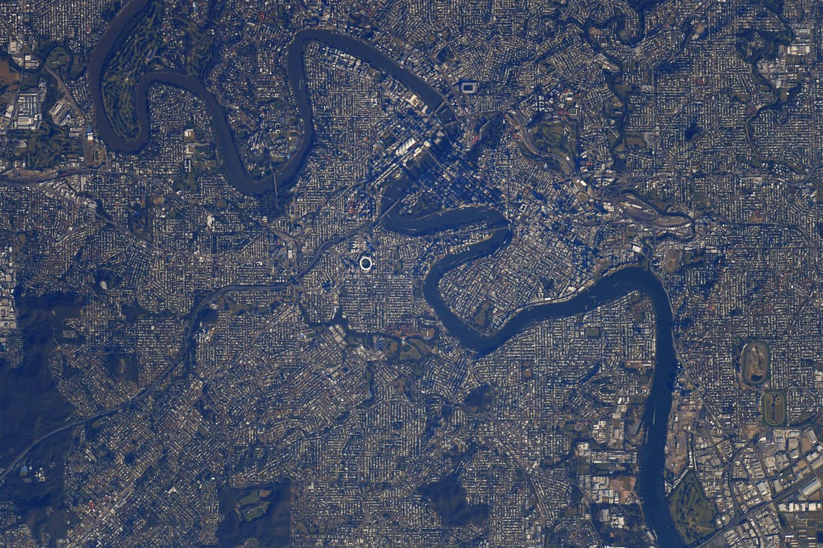 astro_kimbrough's tweet photo. Brisbane is the capital of Queensland. Spent a wonderful week there a few years ago talking to students and educators at the University of South Queensland. The beautiful @BrisbaneAirport sits on the southeast coast of Australia. #AirportsFromSpace https://t.co/tiCClqUVx0