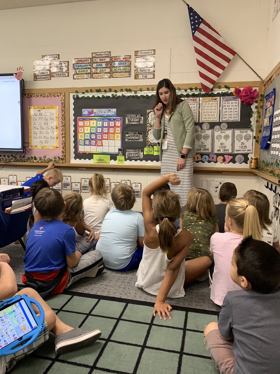 Slammer18's tweet photo. Reviewing our procedures, calendar, and classroom jobs in 1st grade today! #GESColts https://t.co/Qu6K1JLlBi