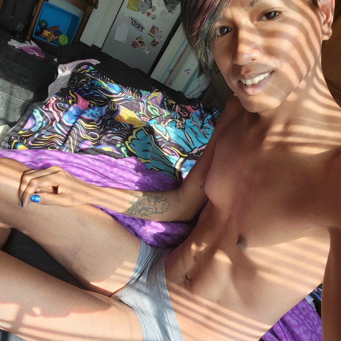 Closer To The Sun ? 
@tvbunni @baileylove69
#TransIsBeautiful #pride https://t.co/8iAtYA8cr6