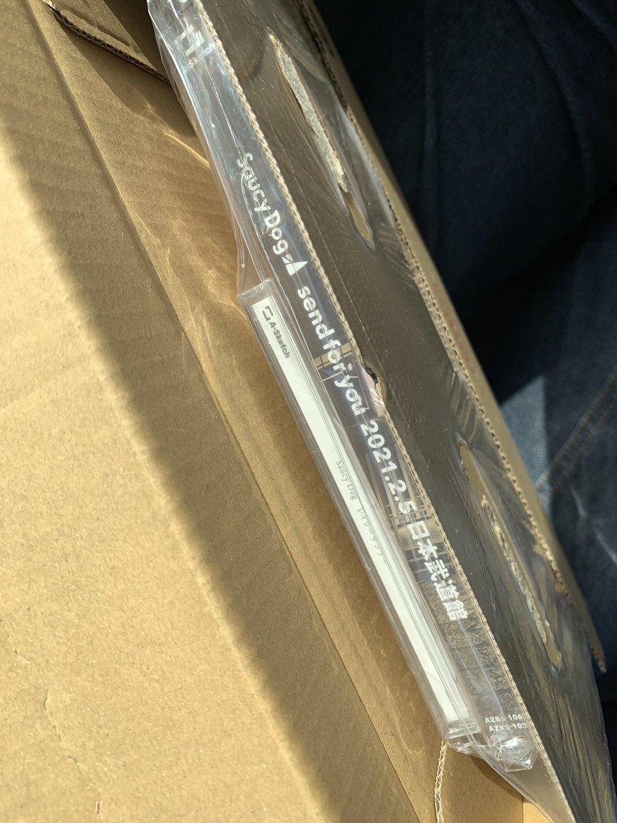 AyuHold's tweet photo. サインとマスクケース欲しさにタワレコオンラインで購入✌️
まだ開けれてない。
なんかもったいないような気がして😳
まぁ、自分のタイミングでいきます!
#SaucyDog
#レイジーサンデー
#sendforyou https://t.co/BqGIcqVIRU