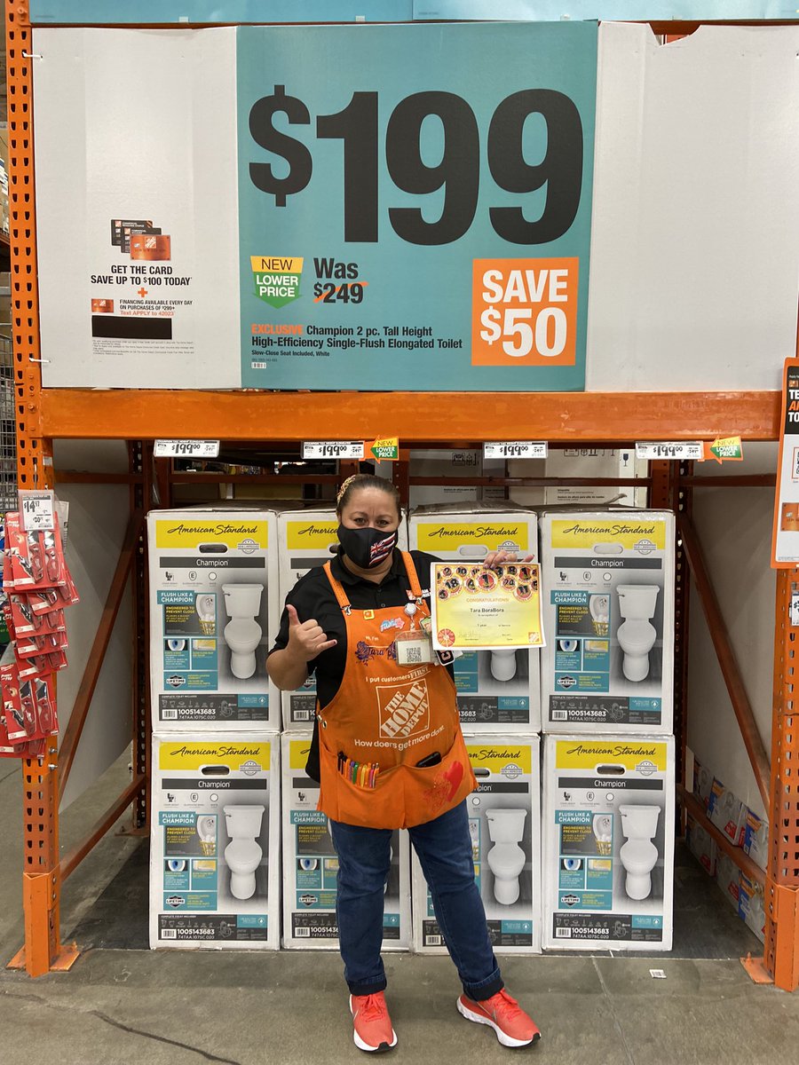 Congratulations to cashier Tara on her 1 year anniversary!! You’re a rockstar on the Front End!