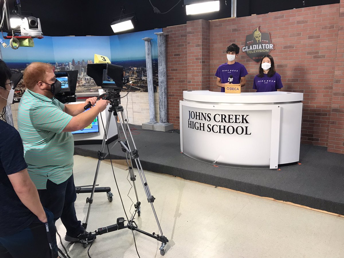 DECA officers went live promoting chapter meeting on Friday 7:45am room 222! @LeadGladiator <a href="/MrJ_JCHS/">MrJ’sconnect</a> <a href="/Steve_Sweigart/">Steve Sweigart,Ed.D</a> <a href="/DustinDavisCTE/">Dustin Davis-Austin</a>