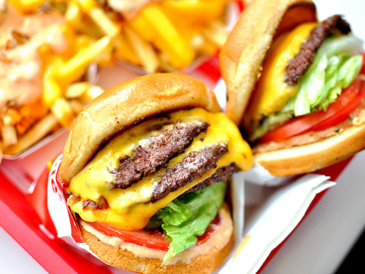 Winmetawin_USFC's tweet image. Double Double from In And 
Out. Of course we want win try in and out with animal style fries . #DinnerwithWin @winmetawin #winmetawin