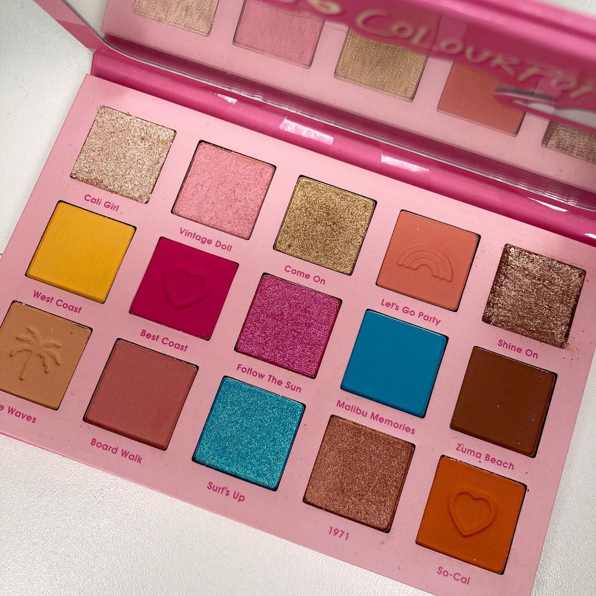 makeupdelirium's tweet photo. Obsessed 😍 @ColourPopCo @Barbie They always killed it with collabs!!! Can’t wait to use it 👄
#colourpop #colourpopxbarbie #barbie #barbiemalibu #makeup #makeupartist #makeupcollector #makeupcollection #makeuplover #makeuplove #makeupblogger #flatlaymakeup #beauty #beautyblog https://t.co/LwnF08y4Jp