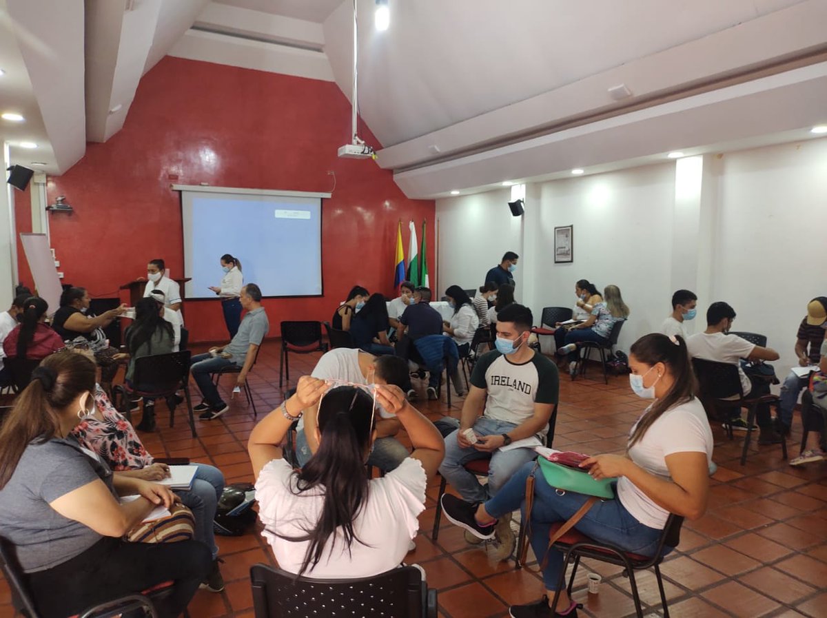CCHuila's tweet photo. 📍 Inició en #Pitalito el programa #TalentoE 2021 con 35 participantes, que llegó para brindarte herramientas para fortalecer tus habilidades empresariales y de liderazgo que impulsan día a día tu emprendimiento. 🚀 https://t.co/aafdFzbm3p