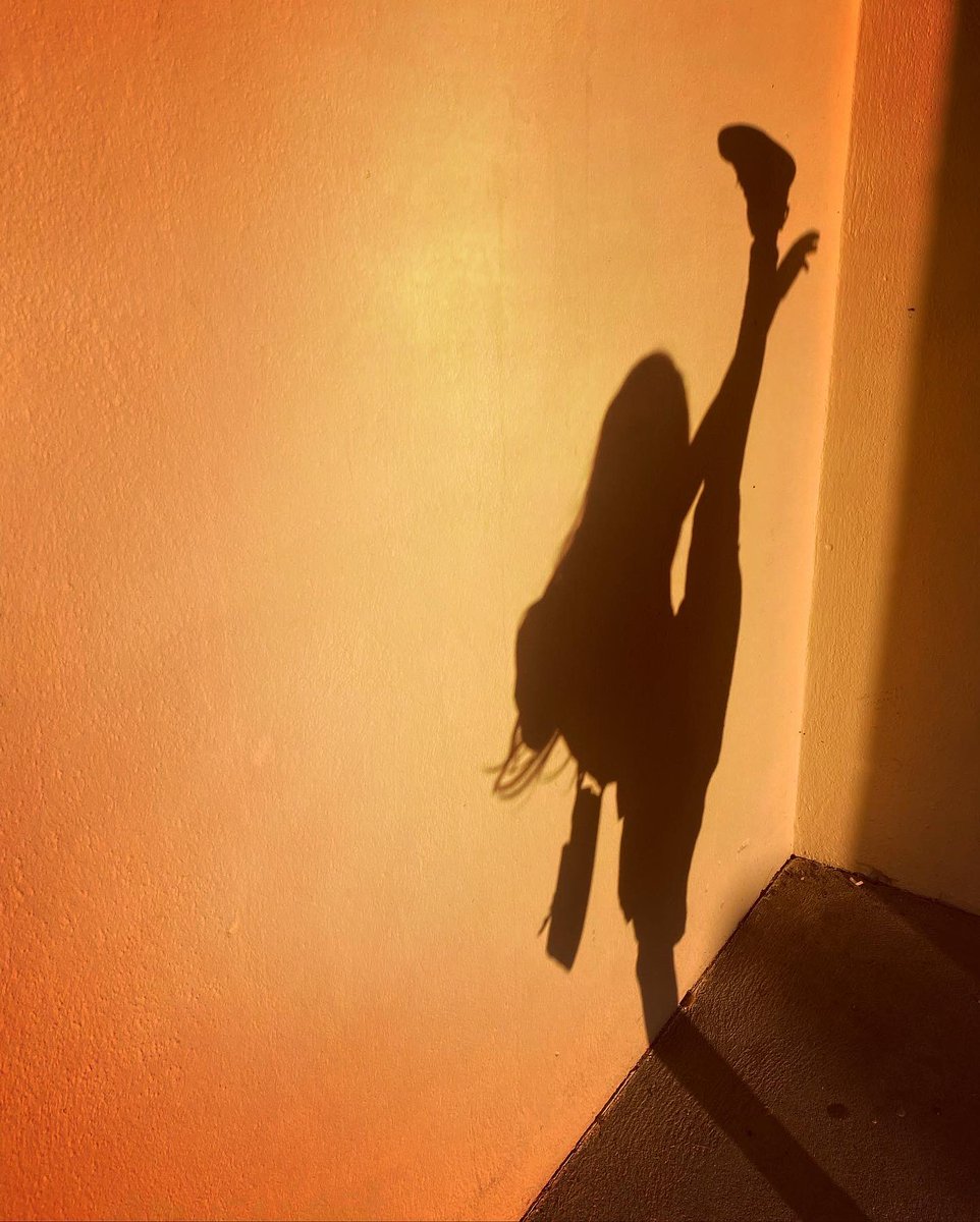 KlaraSophieHeld's tweet photo. Sharing Creativity no.2 … Nichte😍. Freude, Abenteuer, Dranbleiben, Innehalten.
#liebe #creativity #licht #schatten #schattenbilder #family #familie #nichte #tantendasein #tanzen #tanzenmachtglücklich #bewegen #life #lifehappens #ausflug #unserding #achtsam https://t.co/c9BXXMWY4d