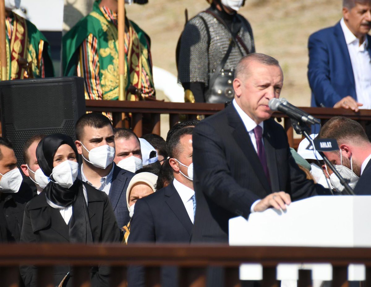 eyupkadirinan's tweet photo. 📍Medeniyetin izinde Ahlat’tayız.

950 yıldır yazmış olduğumuz destanı Cumhurbaşkanımız Sayın @RTErdogan’ın katılımlarıyla yad ediyoruz.

AK Gençlik ecdadın izinde yürümeye devam ediyor 🇹🇷 https://t.co/abI7lLOL7v