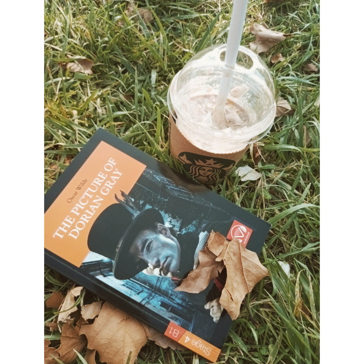 Bazen tek ihtiyacın olan şey bir kahve ve kitaptır✨