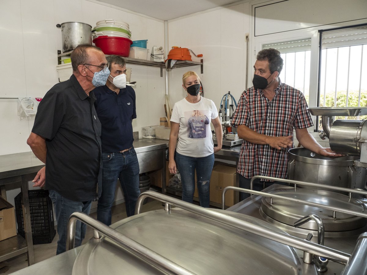 🍐🍏Visita del Paer en Cap, <a href="/MiquelPueyo/">Miquel Pueyo</a>, a l’empresa de l’Horta <a href="/fruitablanch/">Fruita Blanch 🍏</a> 

🔛L’alcalde ha pogut recórrer part de l’explotació i l’obrador on elaboren melmelades, conserves i altres productes a partir de la fruita que produeixen

Més informació👉🏽tuit.cat/1w5ic