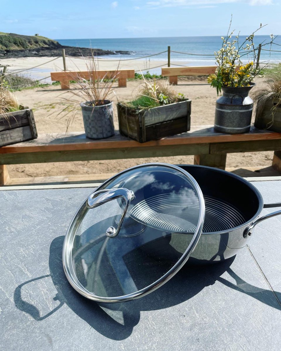Circulon - Al Fresco! 

Even cookware wants to enjoy the lovely weather ☀️

📸Stallards