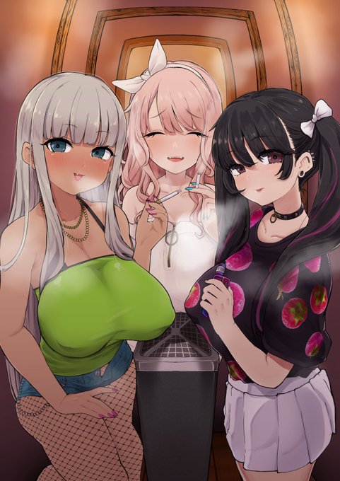 居酒屋の狭い喫煙所で女の子に囲まれてニヤニヤ見つめられて逃げられない… 