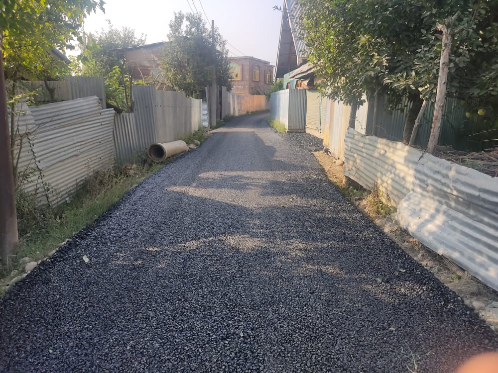 Dargamyouth's tweet photo. #Hurcheck road gets macdamised after 2 decades.The people here pay thanks &amp; gratitude to the office of @DCBaramulla &amp; the employes of R&amp;B Baramulla. @AdvisorBJKGovt @dwivedimk_ias
@OfficeOfLGJandK @kansalrohit69
@DICBaramulla @diprjk @WorksDepartment @Hassanwanii @JanPalla + https://t.co/ruS7Oe11wT
