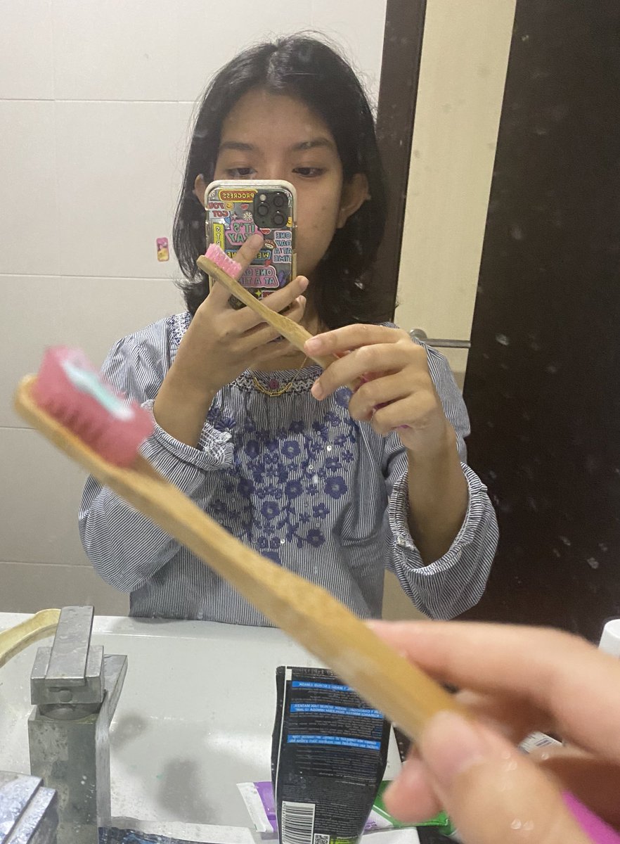 adriana6188's tweet photo. Wave Makers 2021: Pandemic Plastic Rush
WEEK 5: THE PLEDGE!
We're in the final week and here's my posts!
โ๏ธD1: use my wooden toothbrush!
โ๏ธD2: Reusable bottle instead of plastic
โ๏ธD3: Use metal straw
#BeDrasticSayNoToPlastics
#WaveMakers
#WAGGGS
#UNEP
#GGAM https://t.co/w8RJRdwK2U