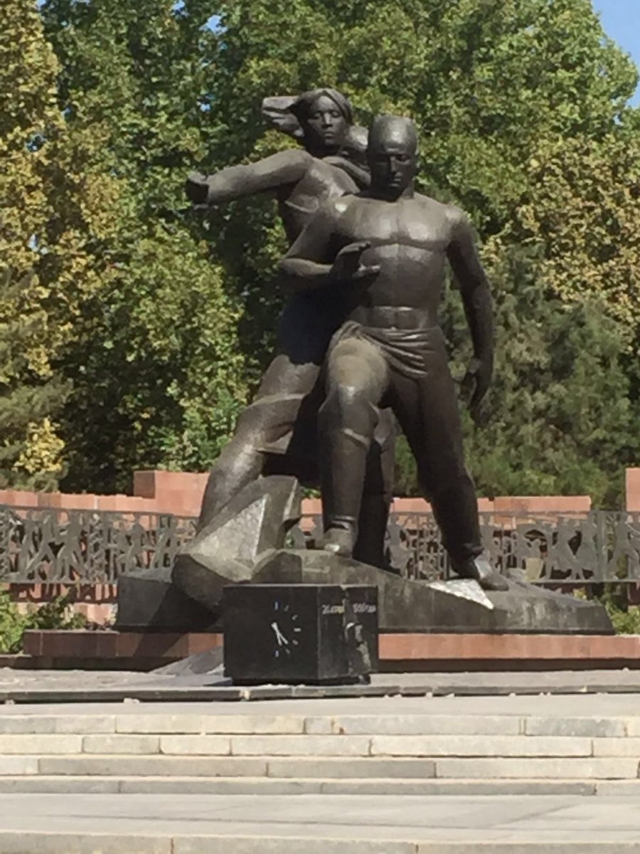 LuzRodriguezArt's tweet photo. #Encourage and #earthquake Monument #Tashkent #Uzbekistan September 2016 https://t.co/dH09lebSm5