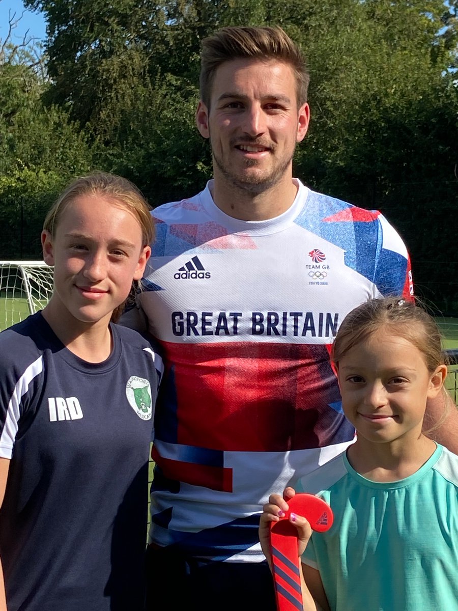 Thank you so much <a href="/Liam_Ansell21/">Liam Ansell</a> for the inspiring coaching and words today at the Academies of Sport session @CHSMoulsford. Isla and Elise were chuffed to bits to meet you and are very fired up for the new 🏑season   <a href="/WildcatsHC/">Wallingford Wildcats</a>  @gbhock <a href="/EnglandHockey/">England Hockey</a> #playforfun
