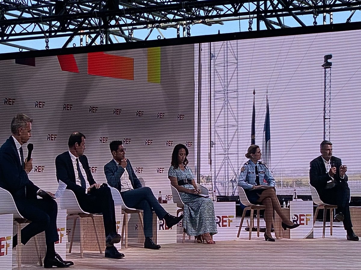 jmroy18's tweet photo. ⁦@MedefBearnSoule⁩ présent à #REF21  du MEDEF. Une fois de plus des débats de grande qualité, tels que « l’éthique du business » ou actuellement « la liberté en toute sécurité » https://t.co/dbkLgnaB7y