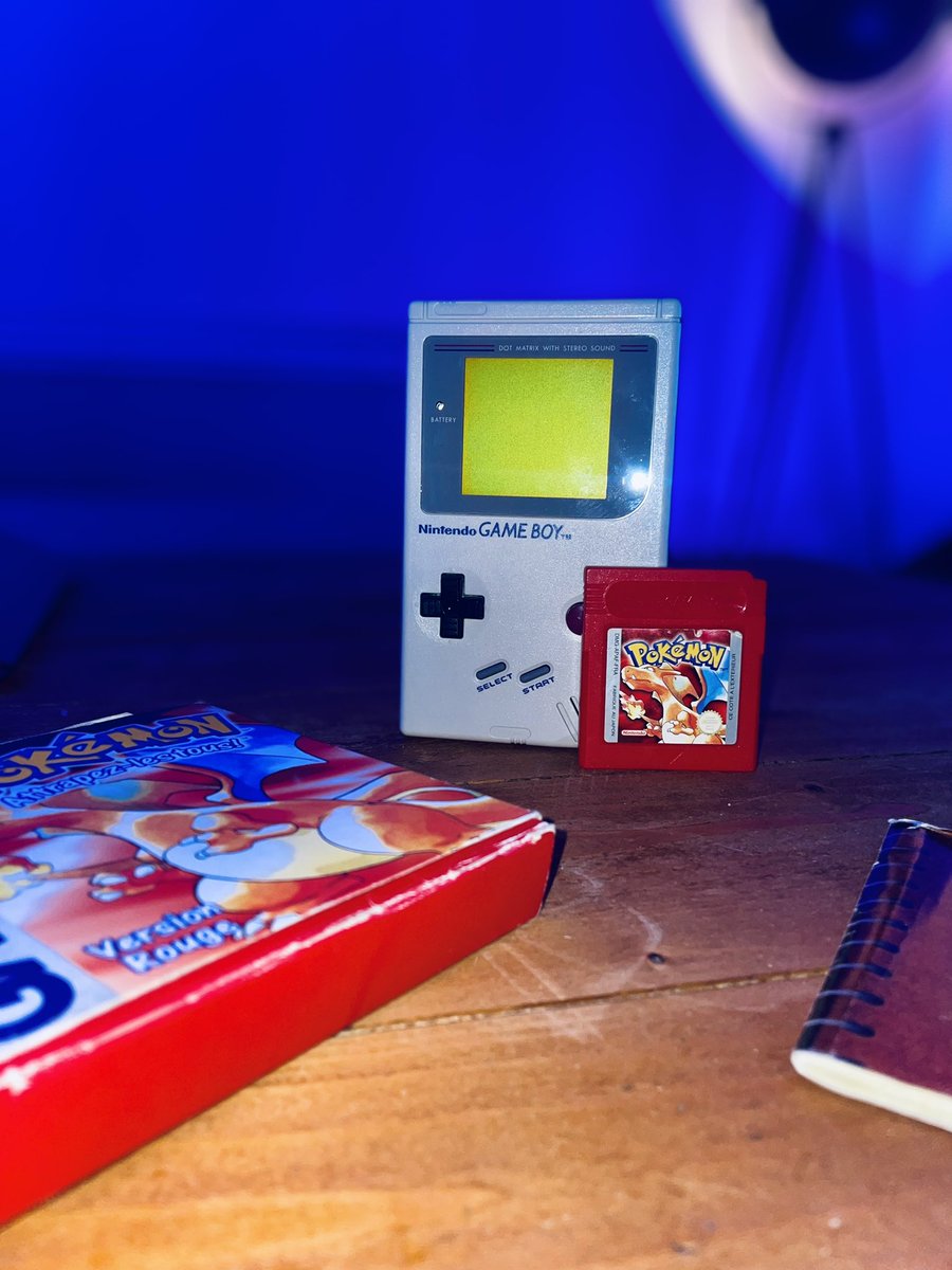 Fourbi_'s tweet image. Retour en enfance avec un jeu légendaire et une console portable légendaire 🔥

Quels sont vos souvenirs sur cette console ?

#gameboy #pokemon #retrogaming