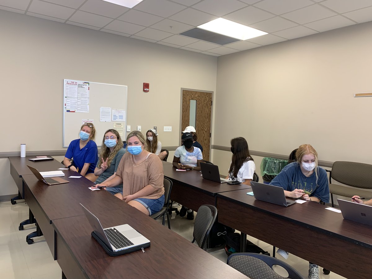 WKUCEBS's tweet photo. Classes are back in session! These photos are from Dr. Zhao's Psychology 210 and 331 classes. They interviewed each other, and used that information for class introductions! #WKUFirstDay @WKUPsychology https://t.co/5hh35r0kAp