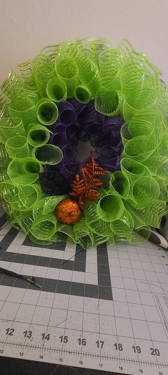 AJSugarBug's tweet photo. Just a little update on the wreath I'm making. This is one of the decorations I'm putting on there and I think it's super cute so far.

#halloween #halloweenthemed #wreath #wreathmaking #halloweenwreath #pumpkin #decor https://t.co/PIelzFUlq3