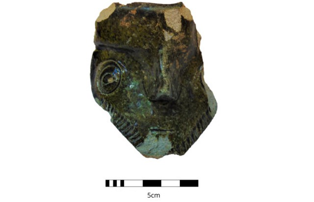 TPArchaeology's tweet photo. Our early #FindsFriday is a Medieval ‘face mask’ jug, found in Lincoln. Medieval pottery can feature anthropomorphic decorations such as faces, human figures or handles or feet shaped like arms, hands, or legs #MedievalArchaeology https://t.co/ubc9yffdm1