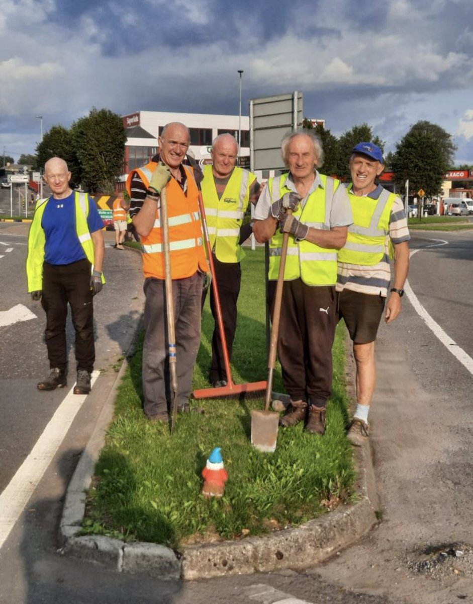 Tidy Towns Togher (TTT) (@toghert) on Twitter photo Donie Óg down in Dingle this week. If he's not careful, he could end up like Fungi and end up staying longer than expected.
We need you home the "real Donie."
<a href="/KillarneyTidy/">Killarney Tidy Towns</a> @Dinglepetfarm <a href="/AnnascaulVillag/">annascaulvillage</a> <a href="/DingleSkellig/">Dingle Skellig Hotel</a> <a href="/corkcitycouncil/">Cork City Council</a> <a href="/BigRedBench/">RedFM Sport</a> <a href="/donie/">Donie O'Sullivan</a> Donie Óg down in Dingle this week. If he's not careful, he could end up like Fungi and end up staying longer than expected.
We need you home the "real Donie."
<a href="/KillarneyTidy/">Killarney Tidy Towns</a> @Dinglepetfarm <a href="/AnnascaulVillag/">annascaulvillage</a> <a href="/DingleSkellig/">Dingle Skellig Hotel</a> <a href="/corkcitycouncil/">Cork City Council</a> <a href="/BigRedBench/">RedFM Sport</a> <a href="/donie/">Donie O'Sullivan</a>