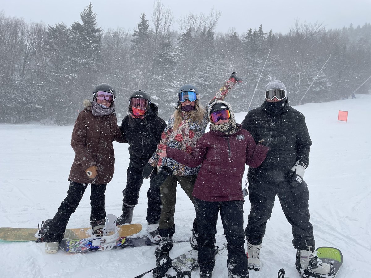 Ski_Haus's tweet photo. We are hiring!  That's it that's the tweet 😄#workatskihausnhma

https://t.co/UUN6AbFLhN https://t.co/uRzq1bBqBA