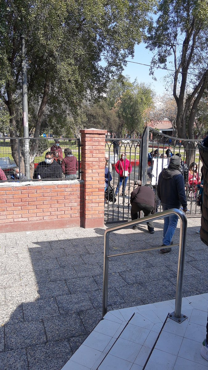 romanet29's tweet photo. @MuniLoPrado alcalde de lo prado, haga algo con registro civil, filas eternas, pésima atención https://t.co/61AB6ZycqZ