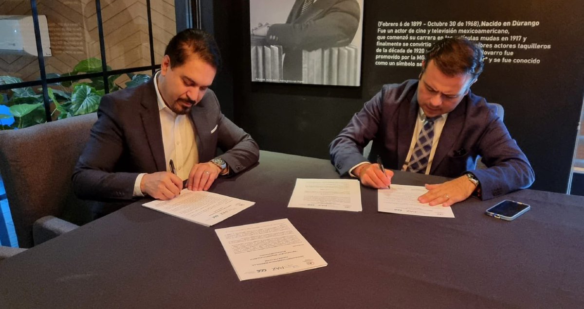 Esta mañana se suma a #AgendaPorLaPaz el <a href="/CCEDGOMX/">CCE DURANGO</a> representado por su presidente <a href="/miguelcastrom/">Miguel Castro M</a>.  Los empresarios son un fuerte eslabón para llegar a establecer  el derecho como ordenador social de la Paz en nuestra Constitución. Gracias por sumarse.