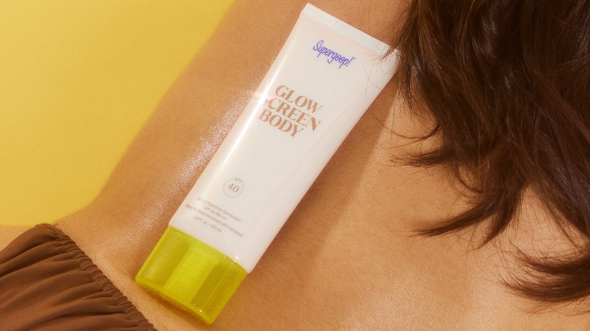 Daily glow up ℅ @supergoop’s instant illuminating Glow Screen. What benefits are most important to you when searching for the perfect sunscreen? cur.lt/tulx7qwfw