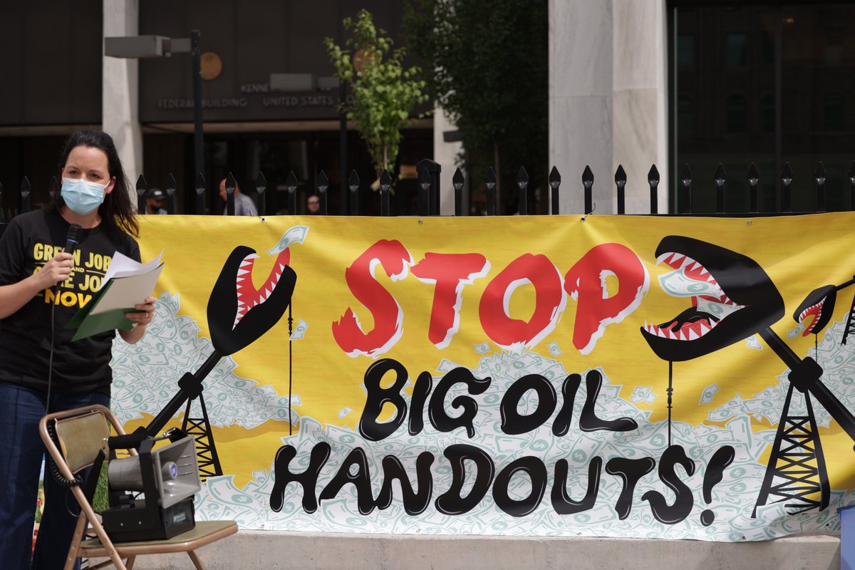 foe_us's tweet image. Every year, American taxpayers pay up to $15,000,000,000 in federal subsidies to industries destroying our climate.
 
That’s why Friends of the Earth activists are participating in actions across the country demanding legislators to #StopFundingFossils &amp;amp; end Big Oil handouts!